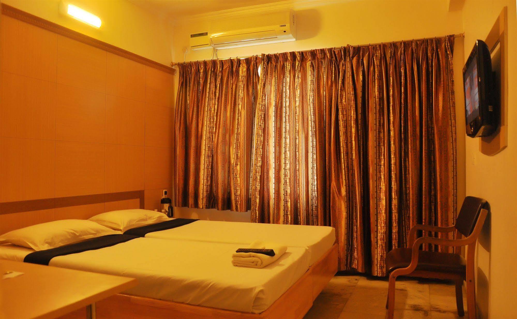 Nayagara Hotel Chennai Exterior photo